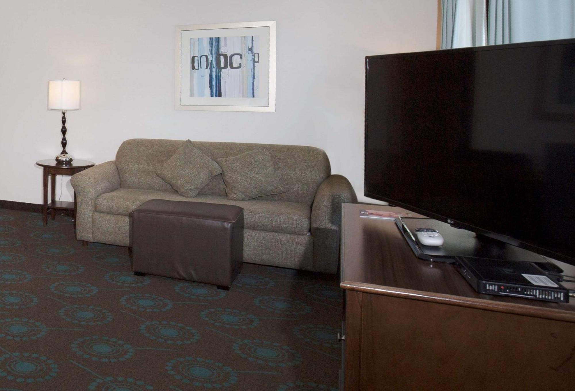 Hampton & Suisun Waterfront Hotel Suisun City