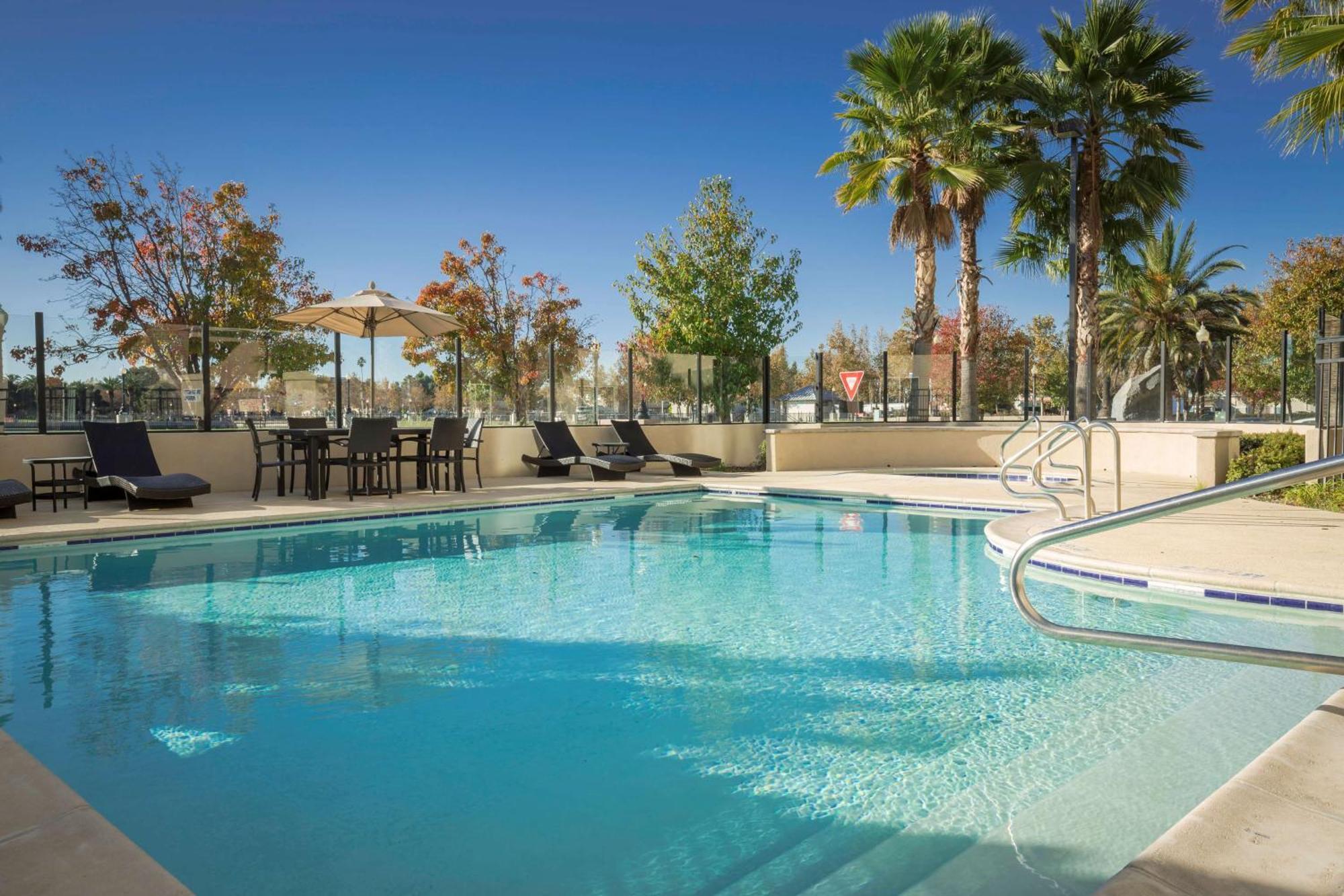 Hampton & Suisun Waterfront 3* Suisun City