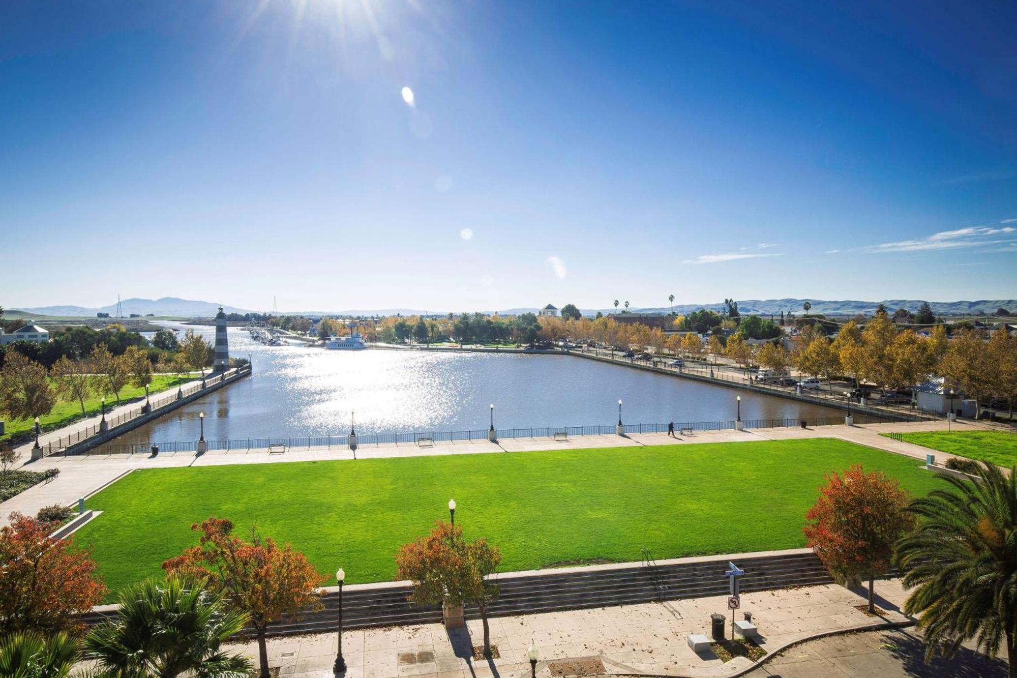 Hampton & Suisun Waterfront 3* Suisun City