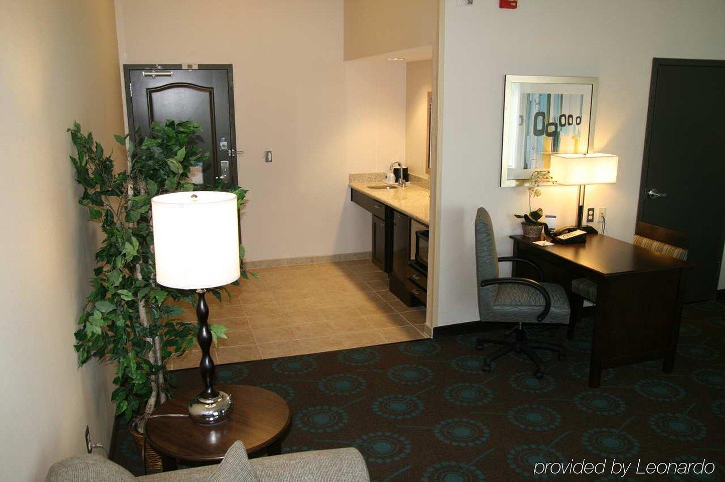 Hampton & Suisun Waterfront Hotel 3*