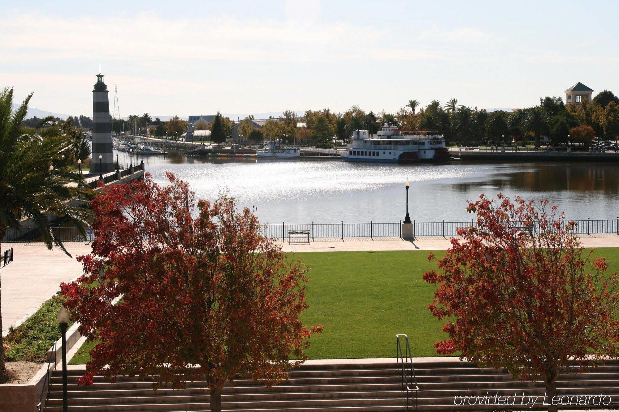Hotel Hampton & Suisun Waterfront