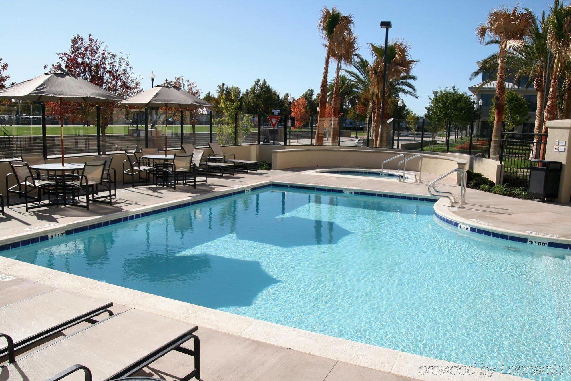 Hampton & Suisun Waterfront Hotel 3*